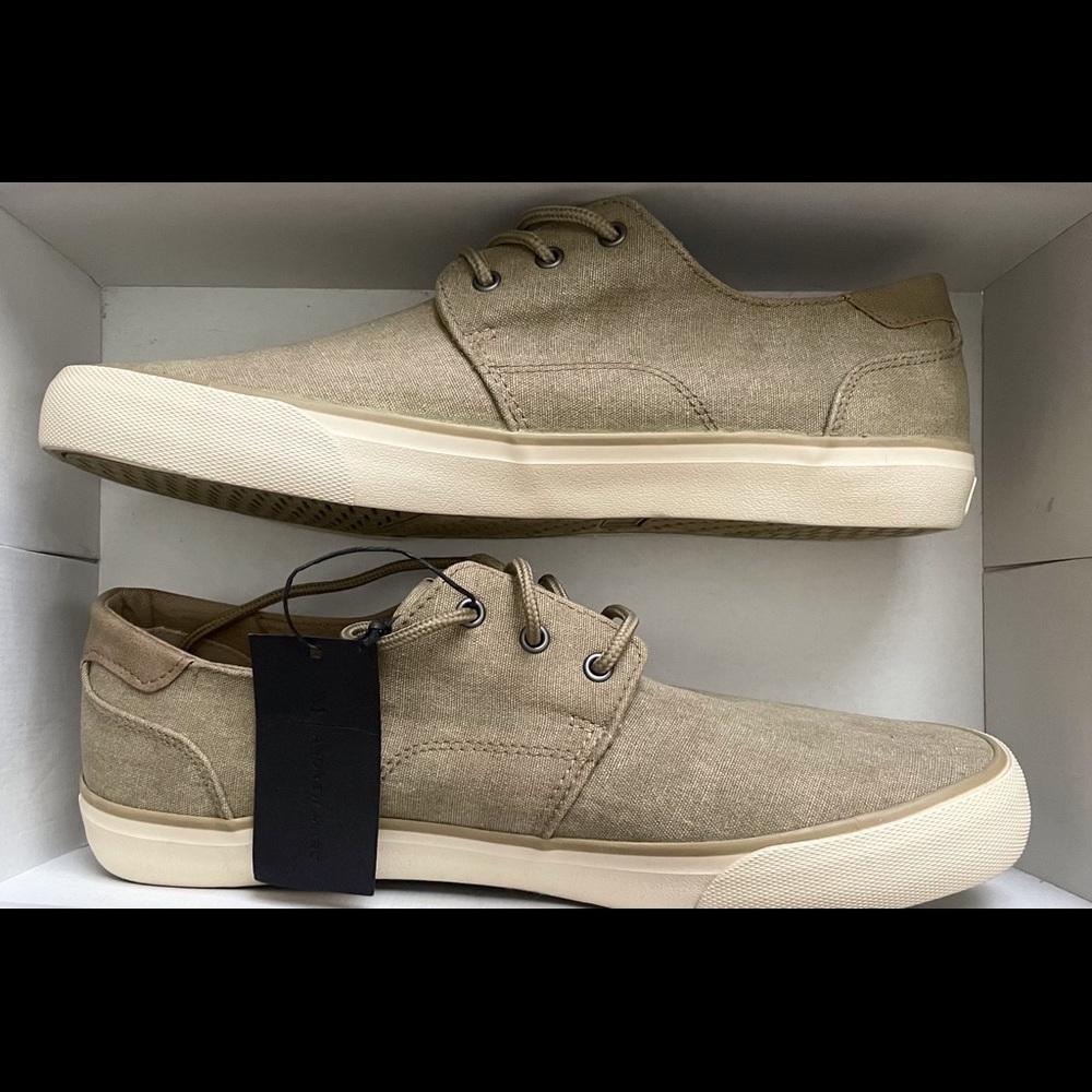New Andrew Marc Sneaker